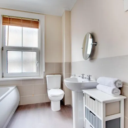 5 West Terrace 惠特比